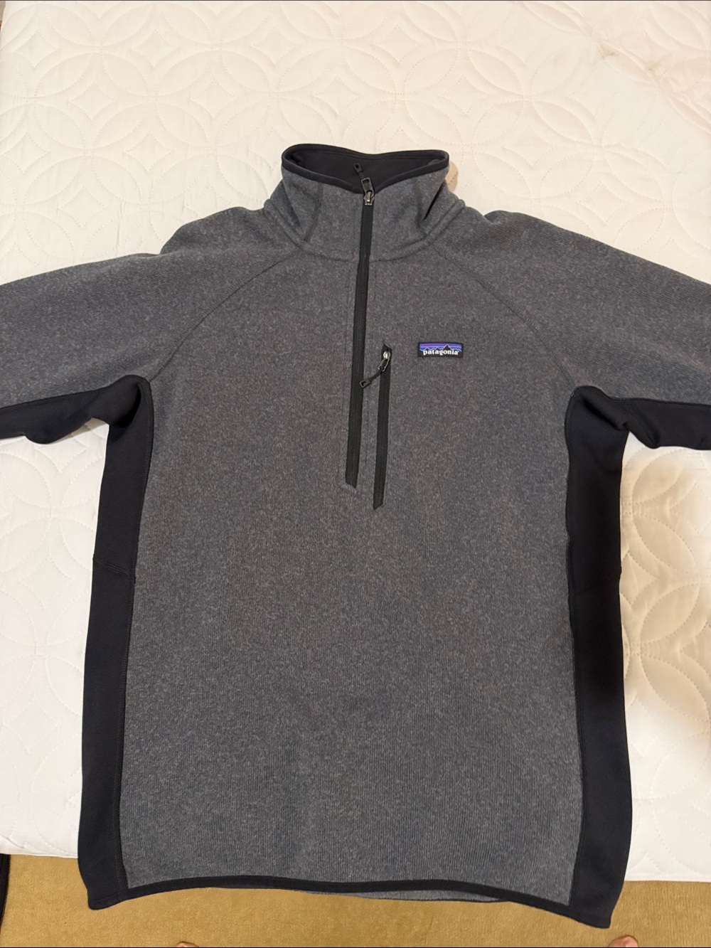 Patagonia better sweater performance Dark Gray & Black half zip pullover Large